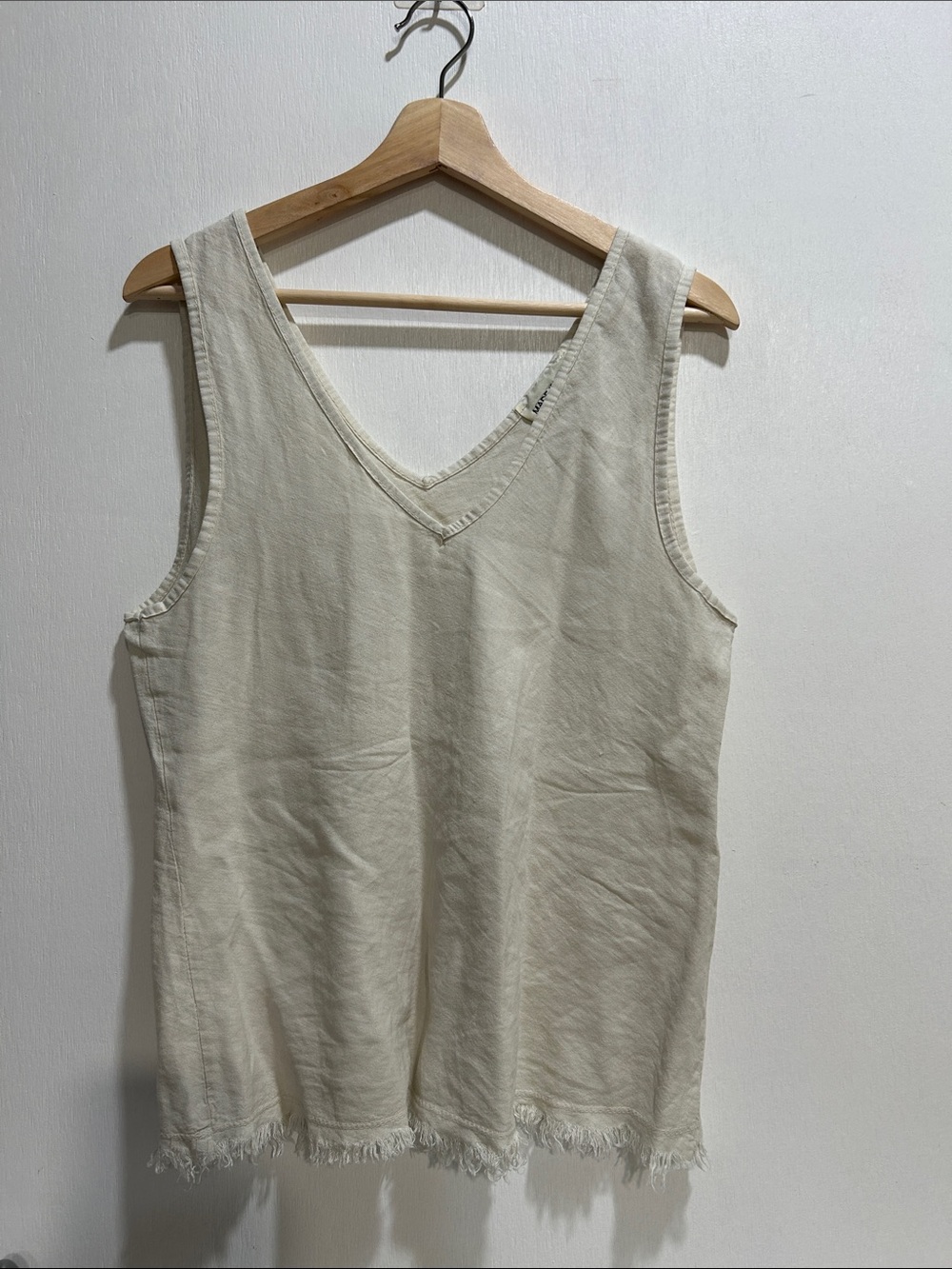 Ivory Women’s Sleeveless V-Neck Fringed Hem Tank Top Made in Italy Sz.M